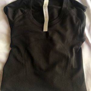 Brand new lulu running long sleeve active …